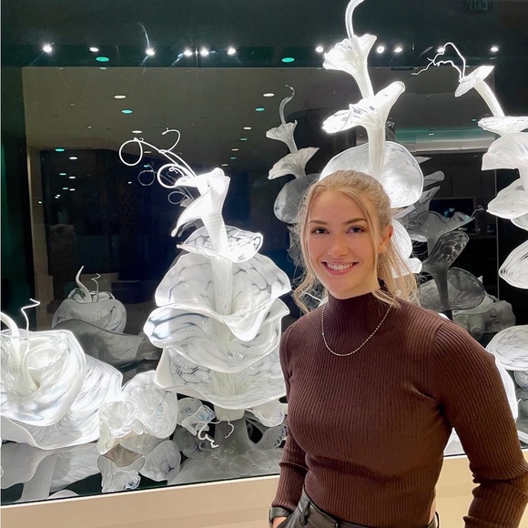 Meet your Posher, Renée - Picture 1 of 1